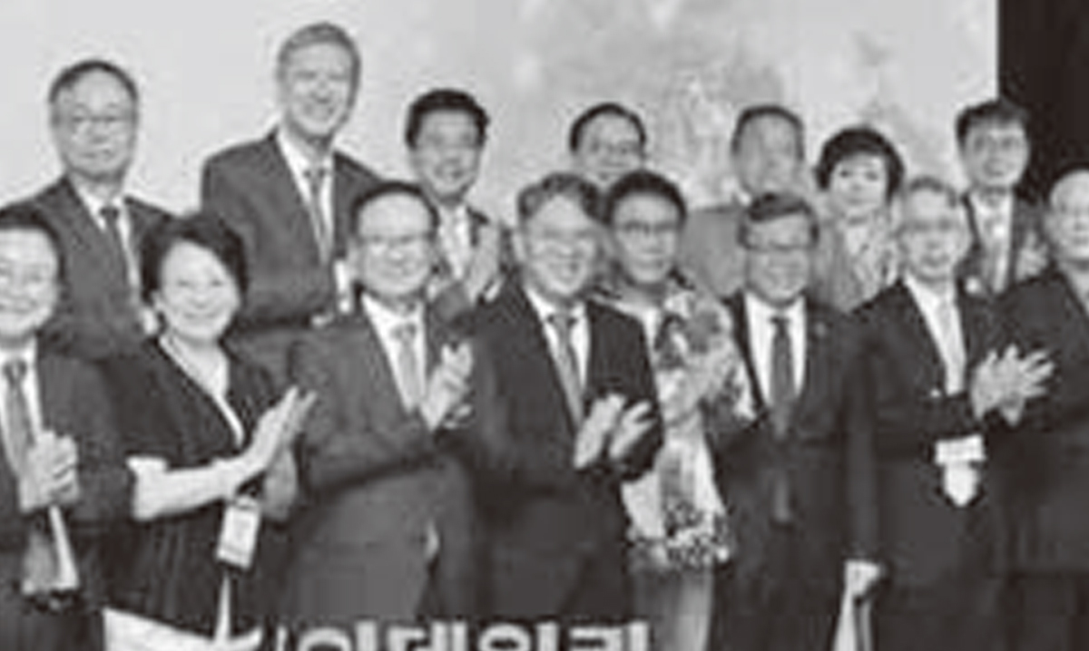 韓中日三国協力事務局事務総長や韓中議員連盟会長、駐韓日本大 使、駐韓インドネシア大使など多数の要人が参加した
